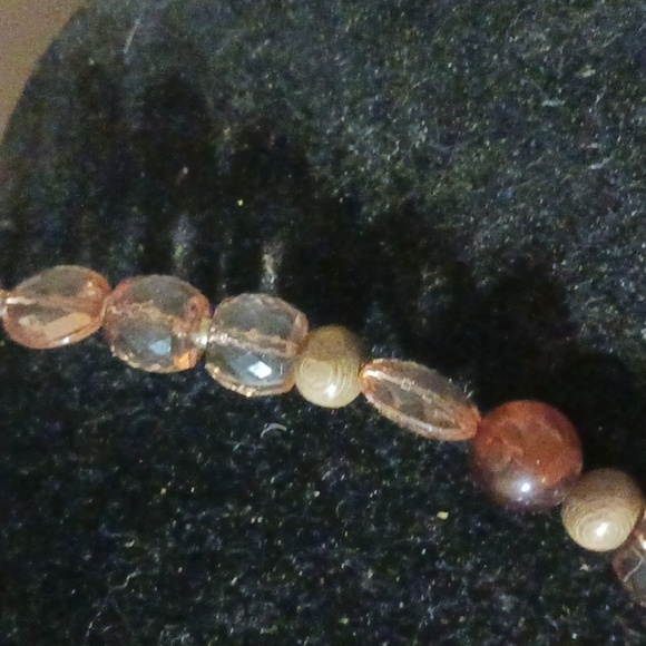 Chic Beaded Necklace in Gold and Brown - Picture 3 of 4